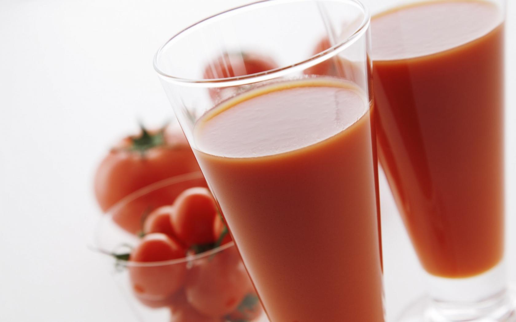 Два стакана томатного сока HD фото картинки, обои рабочий стол
