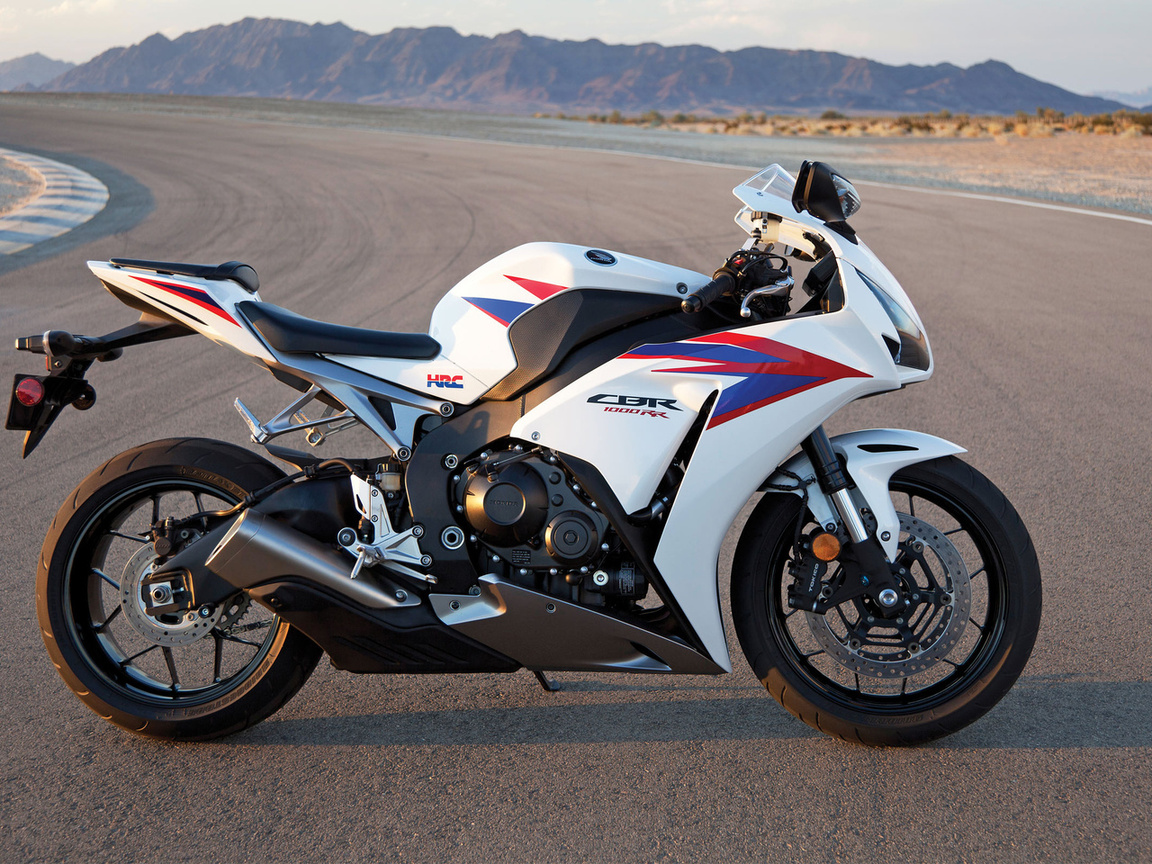 Белый спортивный мотоцикл Honda CBR1000RR HD фото картинки, обои рабочий стол