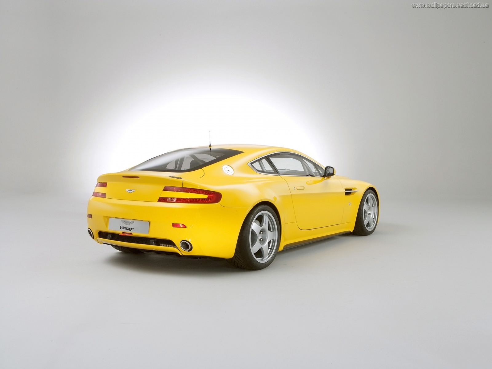 Жёлтый спортивный автомобиль HD фото картинки, обои рабочий стол