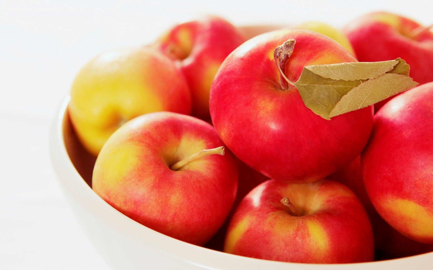 яблоки, фрукты, красные, тарелка HD фото картинки, обои рабочий стол