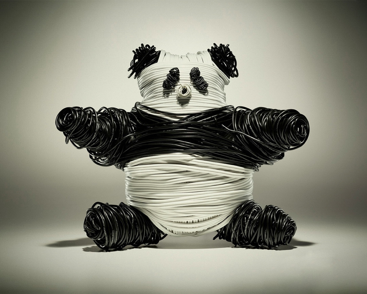 Панда из проволоки, провода, креативно Креативные с приколом картинки, обои рабочий стол