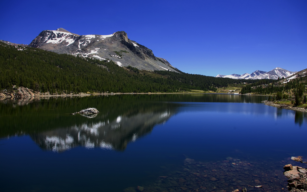 Синее, прозрачное, холодное горное озеро Природа картинки, обои рабочий стол