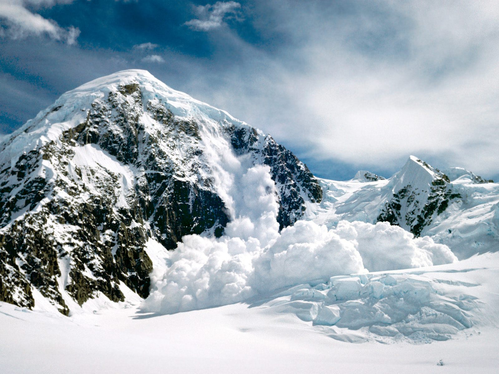 Снежная лавина, горы, снегоход Природа картинки, обои рабочий стол