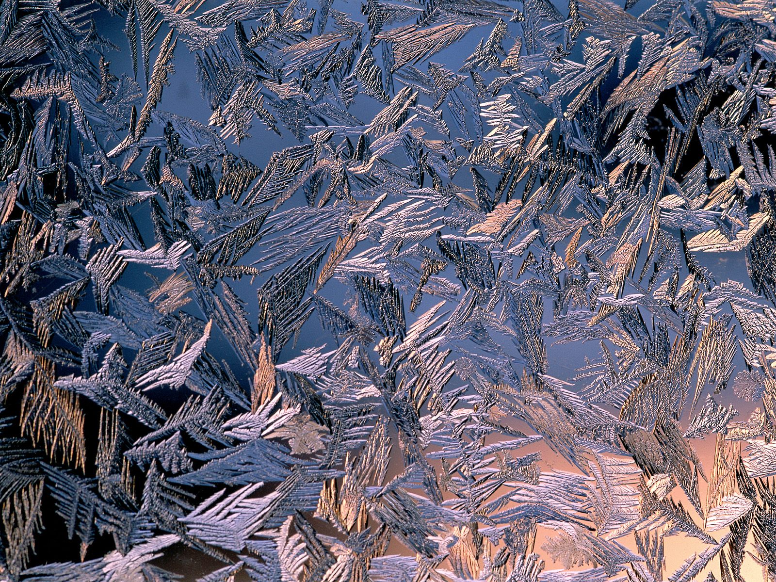 Зимние узоры на стекле морозом Природа картинки, обои рабочий стол