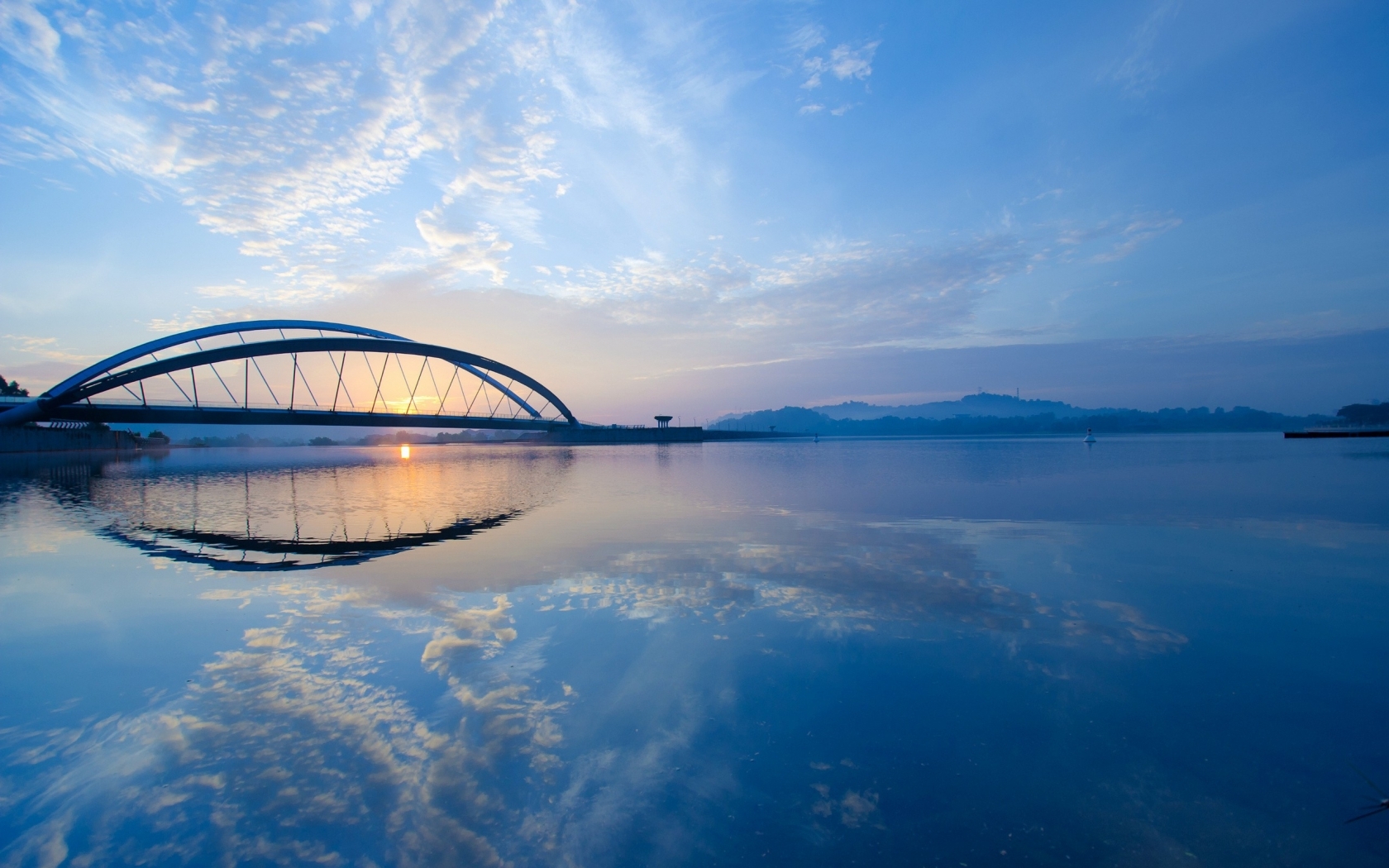 Мост на фоне голубого неба Природа картинки, обои рабочий стол