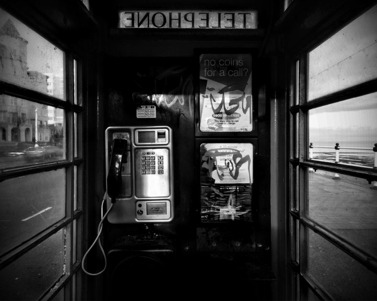 Чёрнобелая телефонная будка Города картинки, обои рабочий стол