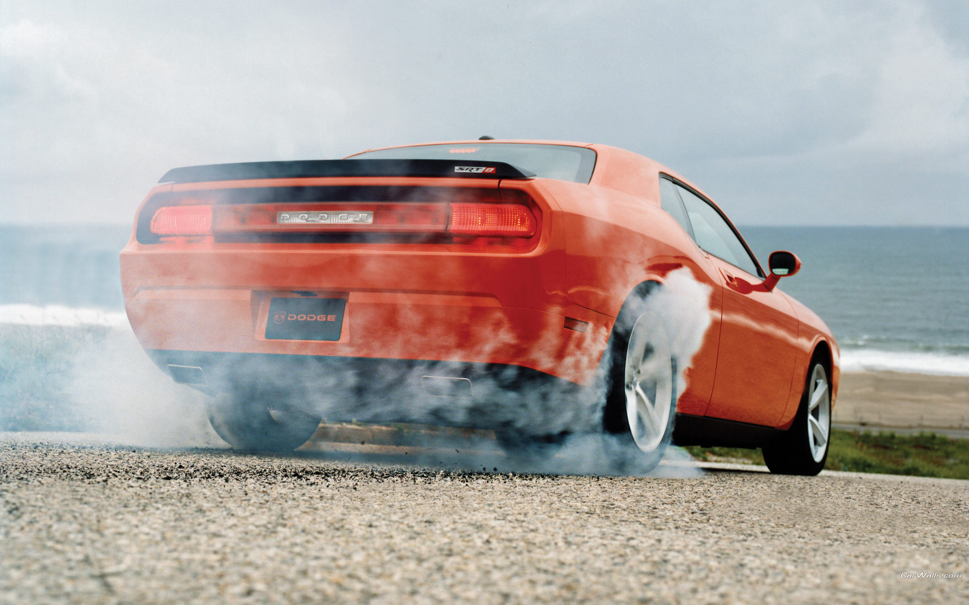 Dodge Challenger R/T вид сзади HD фото картинки, обои рабочий стол