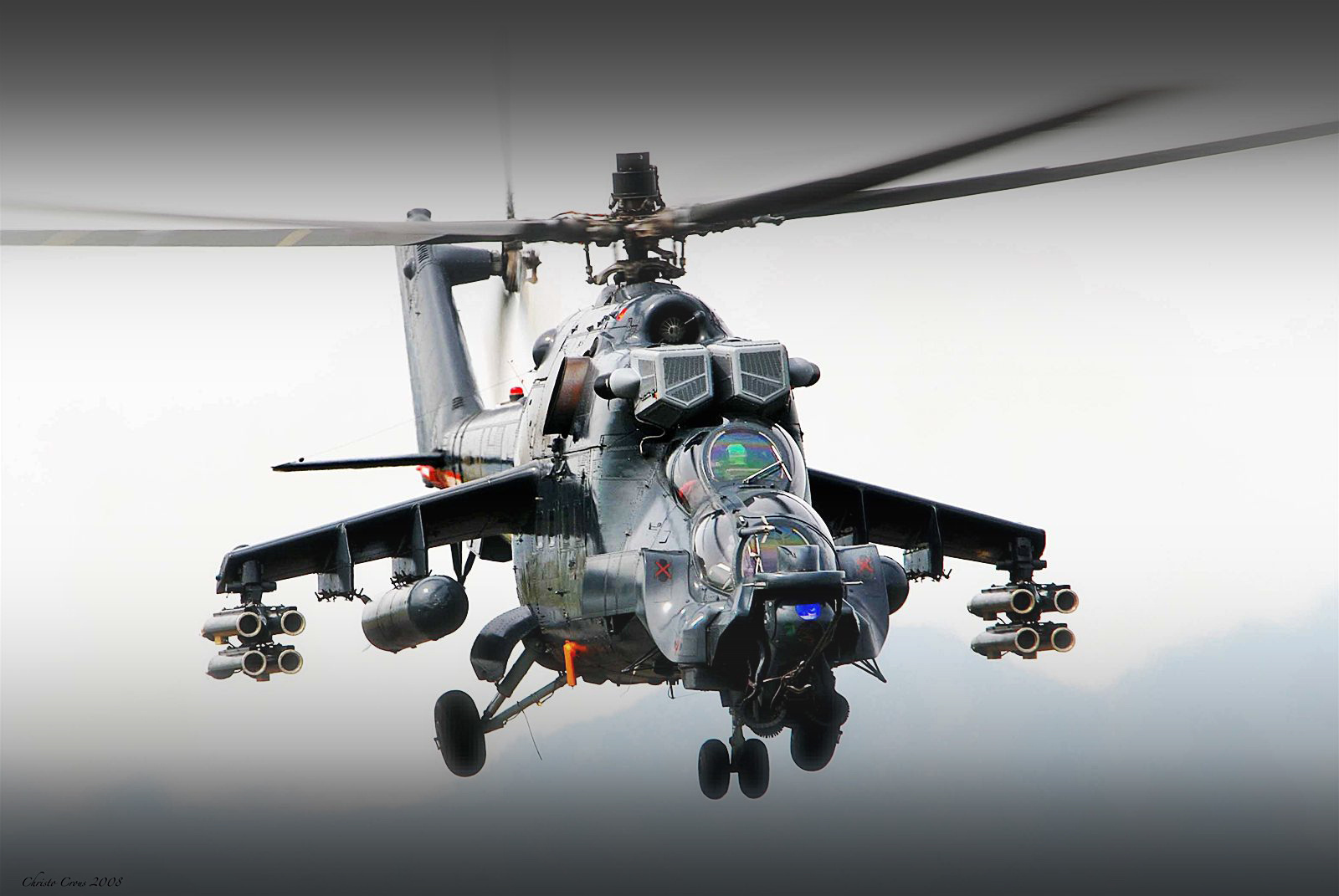 Военный вертолет МИ-24 в полете HD фото картинки, обои рабочий стол