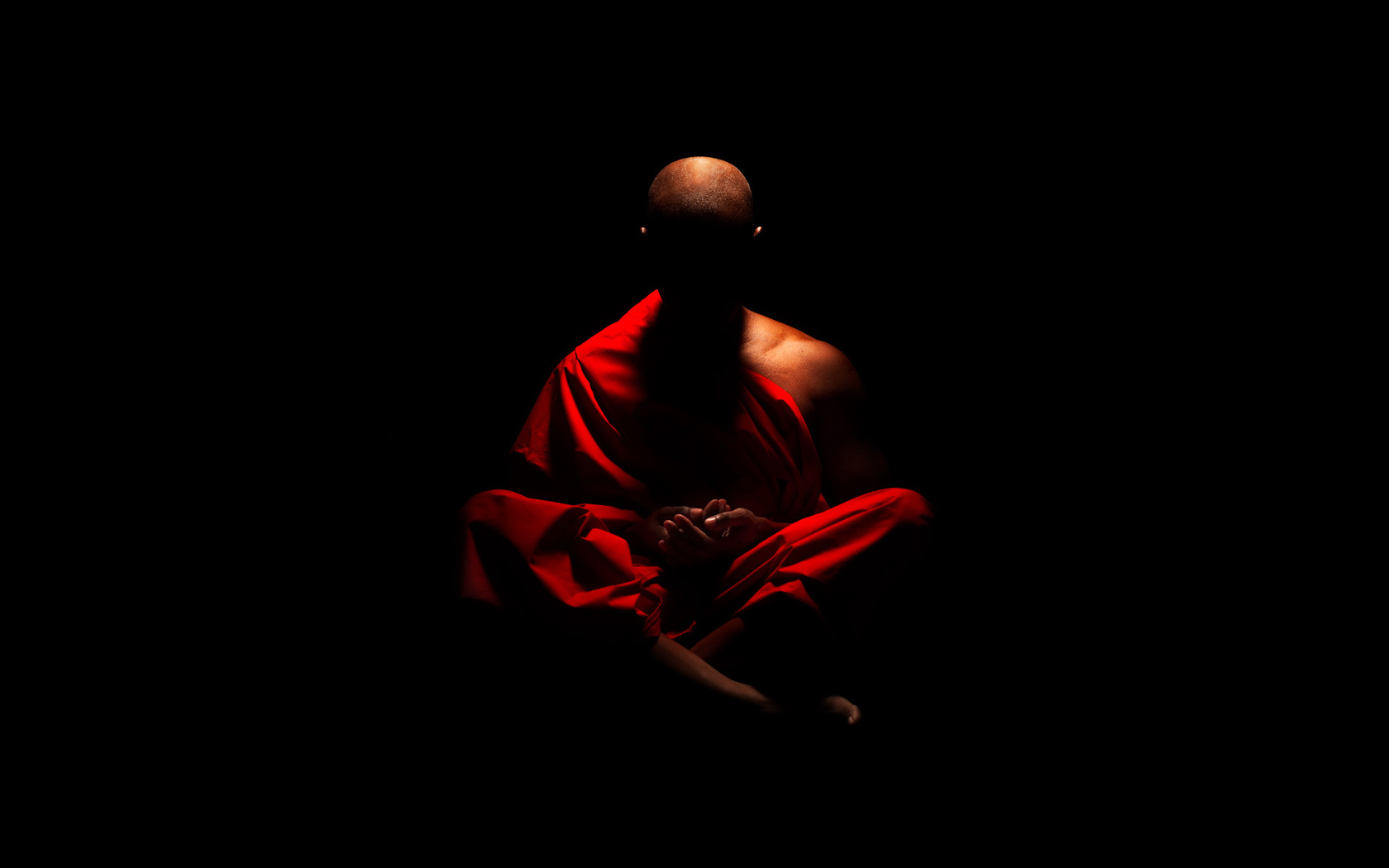 Монах, медитация, черный фон HD фото картинки, обои рабочий стол