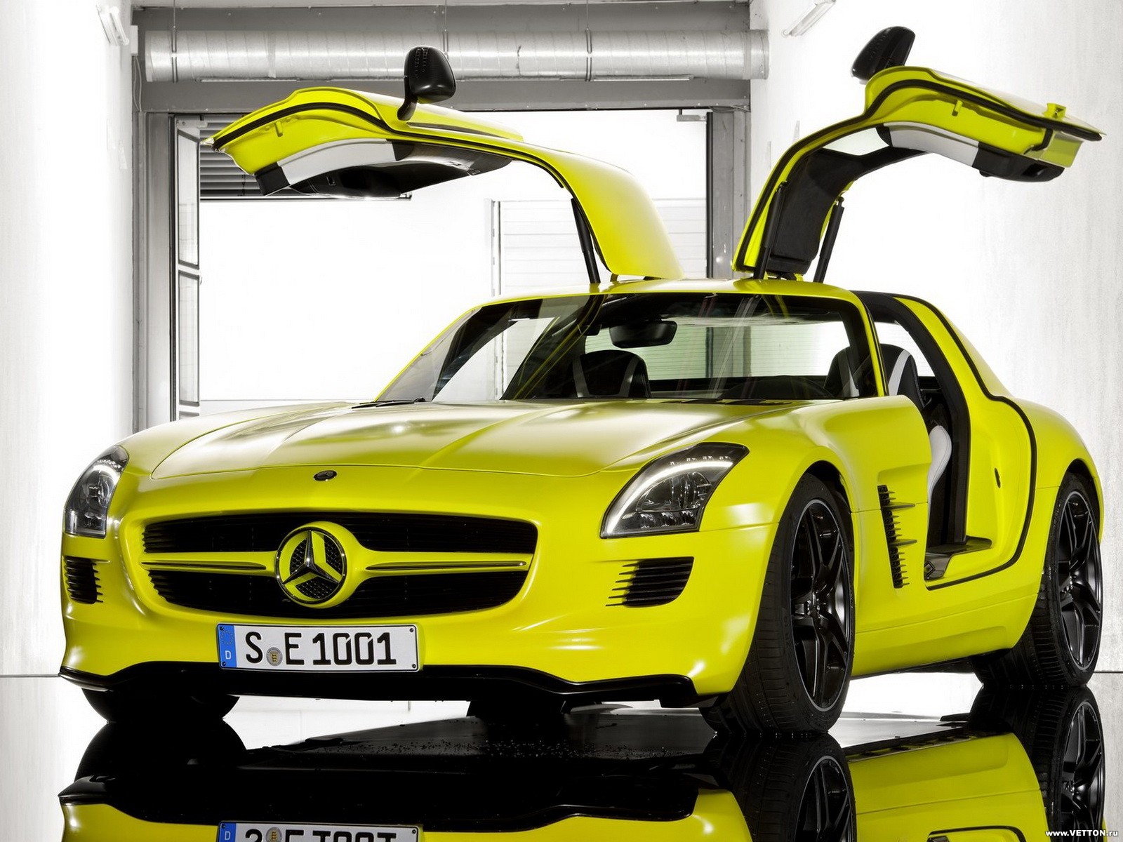 Желтый AMG SLS HD фото картинки, обои рабочий стол