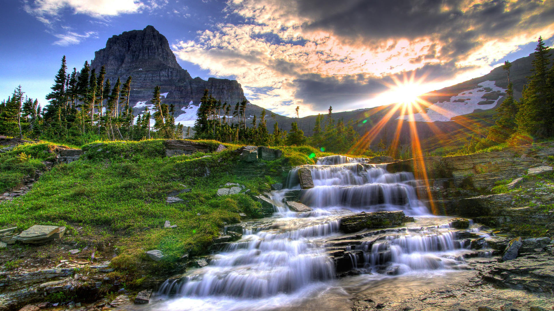 Яркий пейзаж, водопад, горы, солнце HD фото картинки, обои рабочий стол