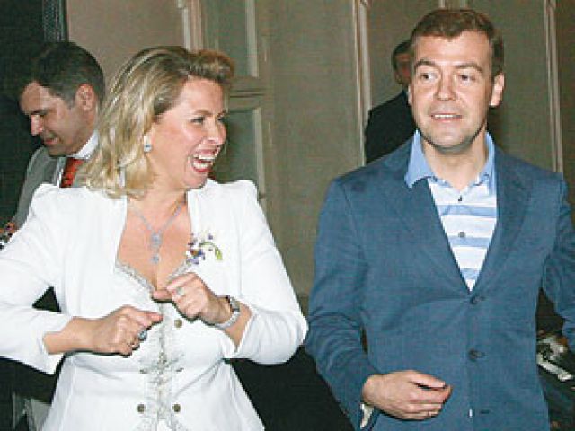 Медведев с женой танцуют (отжигают) HD фото картинки, обои рабочий стол