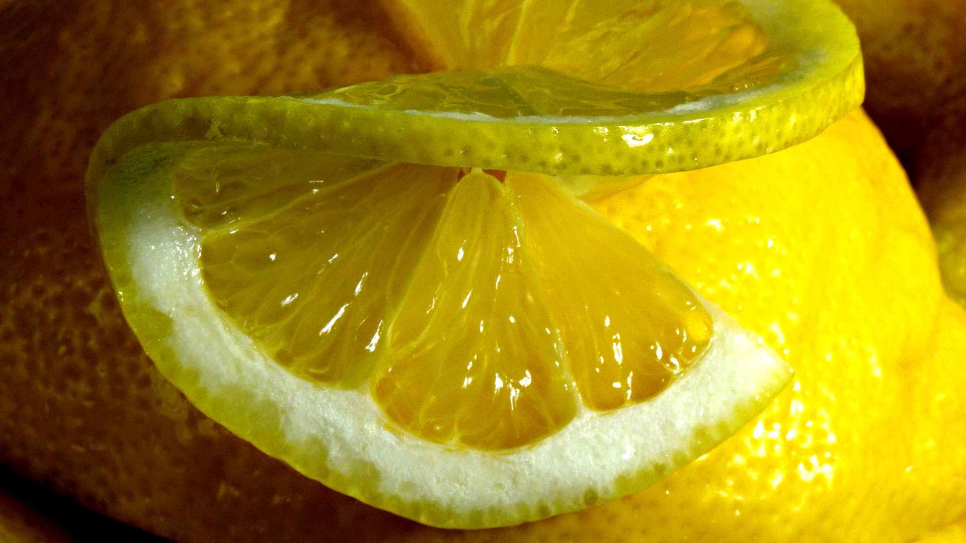 долька лимона, сочная HD фото картинки, обои рабочий стол