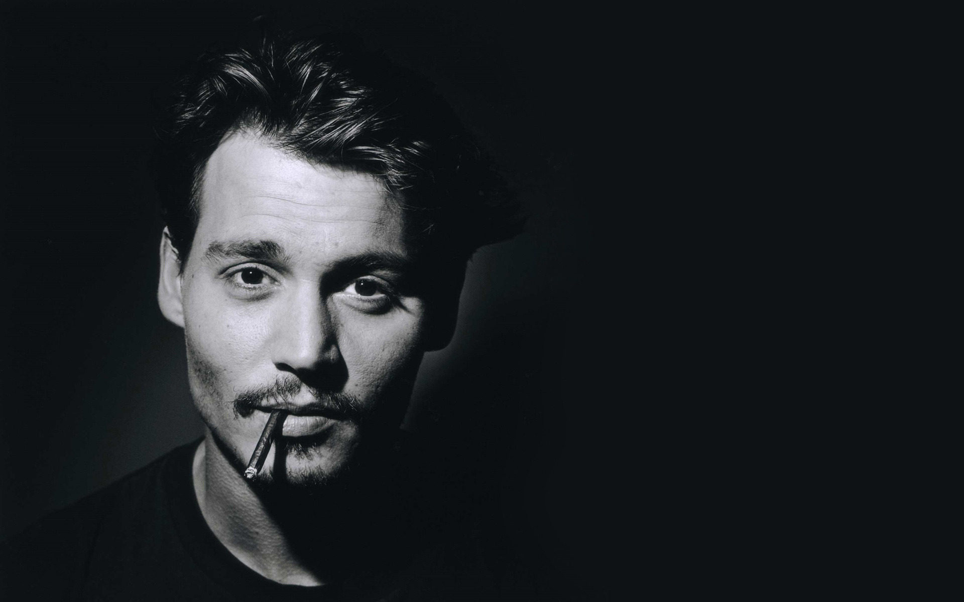 Johnny Depp на черном фоне HD фото картинки, обои рабочий стол