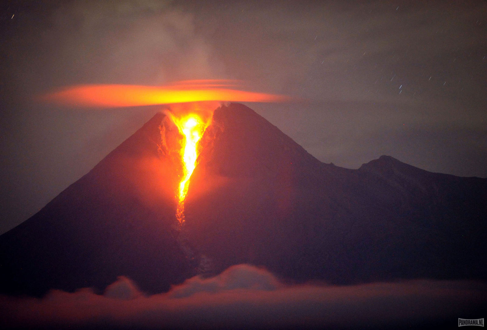 Извержение вулкана HD фото картинки, обои рабочий стол