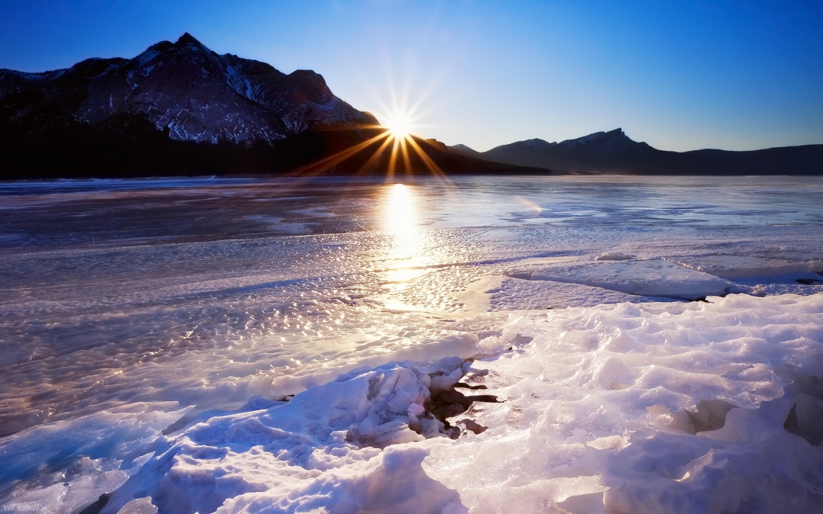 Лёд на воде, зима, горы, лучи солнца Природа картинки, обои рабочий стол