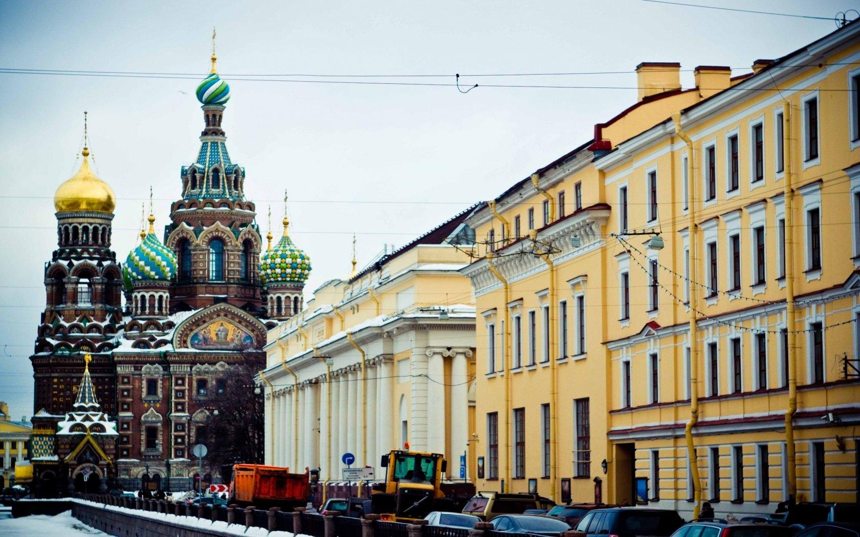 Возле храма Города картинки, обои рабочий стол